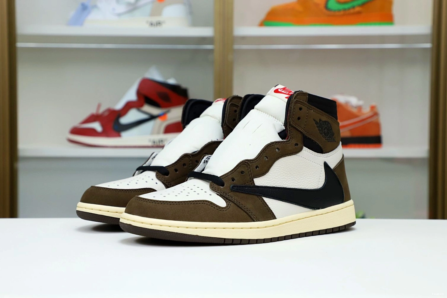 TRAVIS RETRO OG JORDAN 1 'MOCHA' AIR X SCOTT HIGH 0729